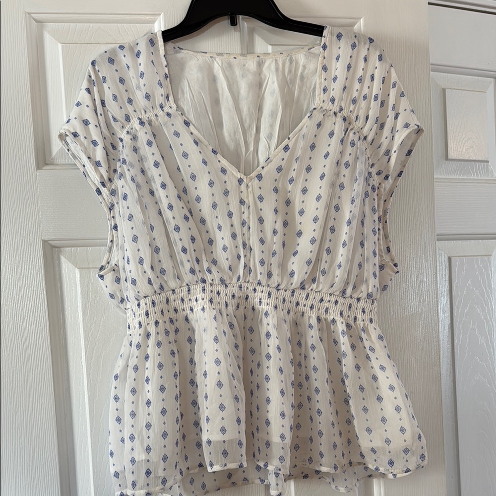 Women's Old Navy sz large White and Blue Patterned Peplum Top